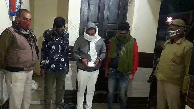 जुए के अड्डे पर छापेमारी, तीन गिरफ्तार