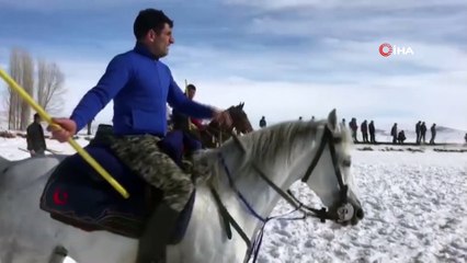 Kar üzerinde cirit coşkusu