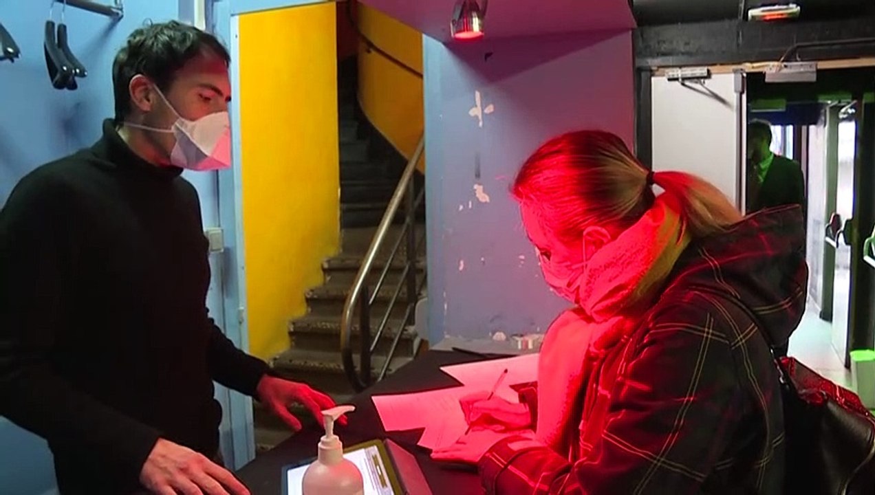 Corona-Impfung im Nachtclub und auf der Pferderennbahn