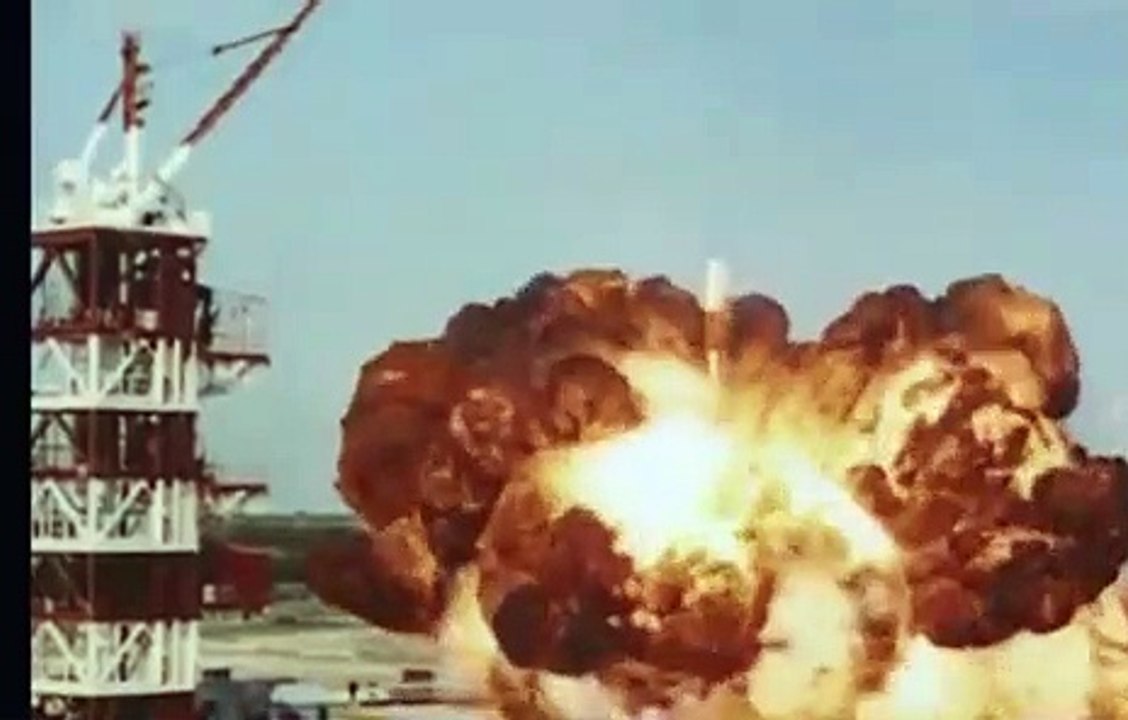 رحلة الى القمر  وثائقي عن عالم الفضاء الخارجى البوابة الى الكون الخارجى شيق جدا_Journey to the Moon, the gateway to the outer universe and the outer space impact