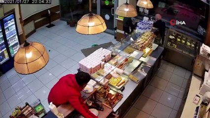 Esenyurt'ta esnafa dadanan hırsızlar yakalandı...Hırsızlık anları kamerada