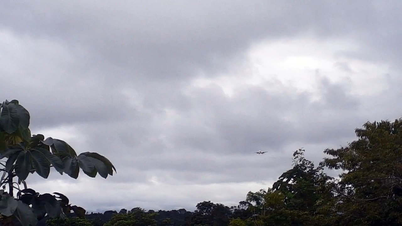 Boeing 777-300ER PT-MUD na aproximação final antes de pousar em Manaus vindo de Guarulhos