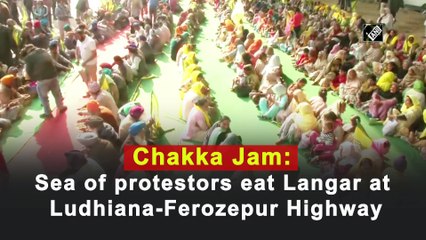 Chakka Jam: Sea of protestors eat Langar at Ludhiana-Ferozepur Highway