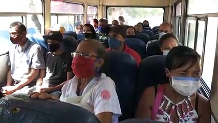 الحافلات تحولت إلى مراكز صرف للعملة في فنزويلا الغارقة بالأزمة