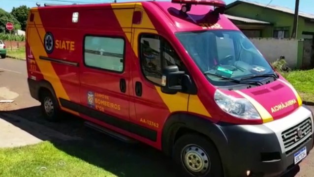 Homem fica ferido ao cair de telhado na Rua Madri, no Bairro Cascavel Velho