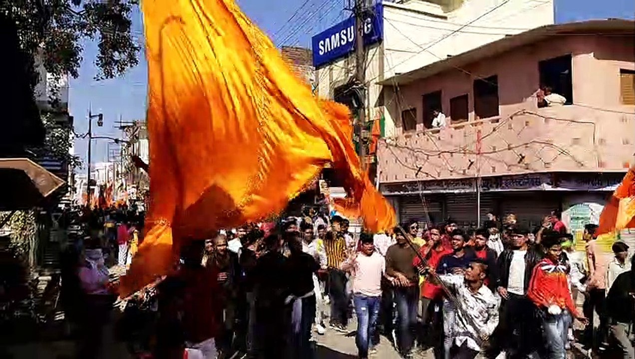 हाथों में भगवा पताका थामे निकली युवा जाग्रति यात्रा