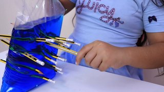 خدعة الكيس والاقلام تجربة علمية مع شفا ! Leak Proof Bag Easy DIY Science Experiment for kids