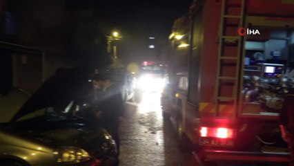 Derbi maçını izlerken yangına yakalandılar