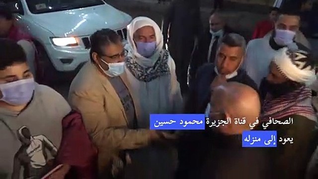 صحافي الجزيرة المفرج عنه في مصر يعود إلى منزله