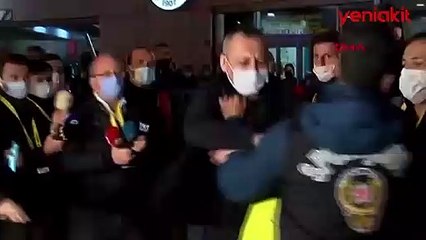 Fenerbahçe taraftarı Abdurrahim Albayrak'a saldırdı