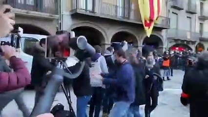 Tremendos intentos de agresión contra Ignacio Garriga y Ortega Smith en Vic con una muchedumbre persiguiéndoles por las calles (1)