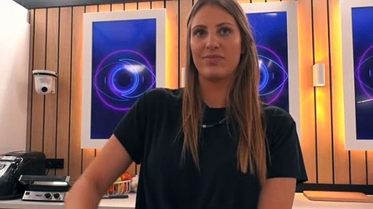 Jerrel laat een boer in Jill haar gezicht - 6 februari 2021.