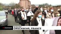 شاهد: مسيرة بيضاء حاشدة تكريما لذكرى مديرة موارد بشرية  اغتيلت في شرق فرنسا