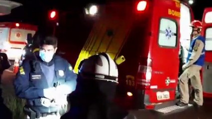 Siate socorre homem encarcerado em acidente entre Ranger e Meriva na BR-467