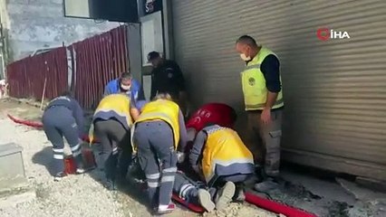 Alt yapı çalışması yapan işçinin başına tabela düştü