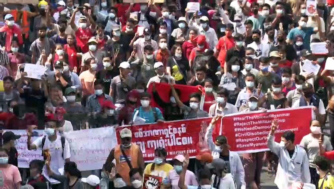 Massenprotest gegen Militärputsch in Myanmar