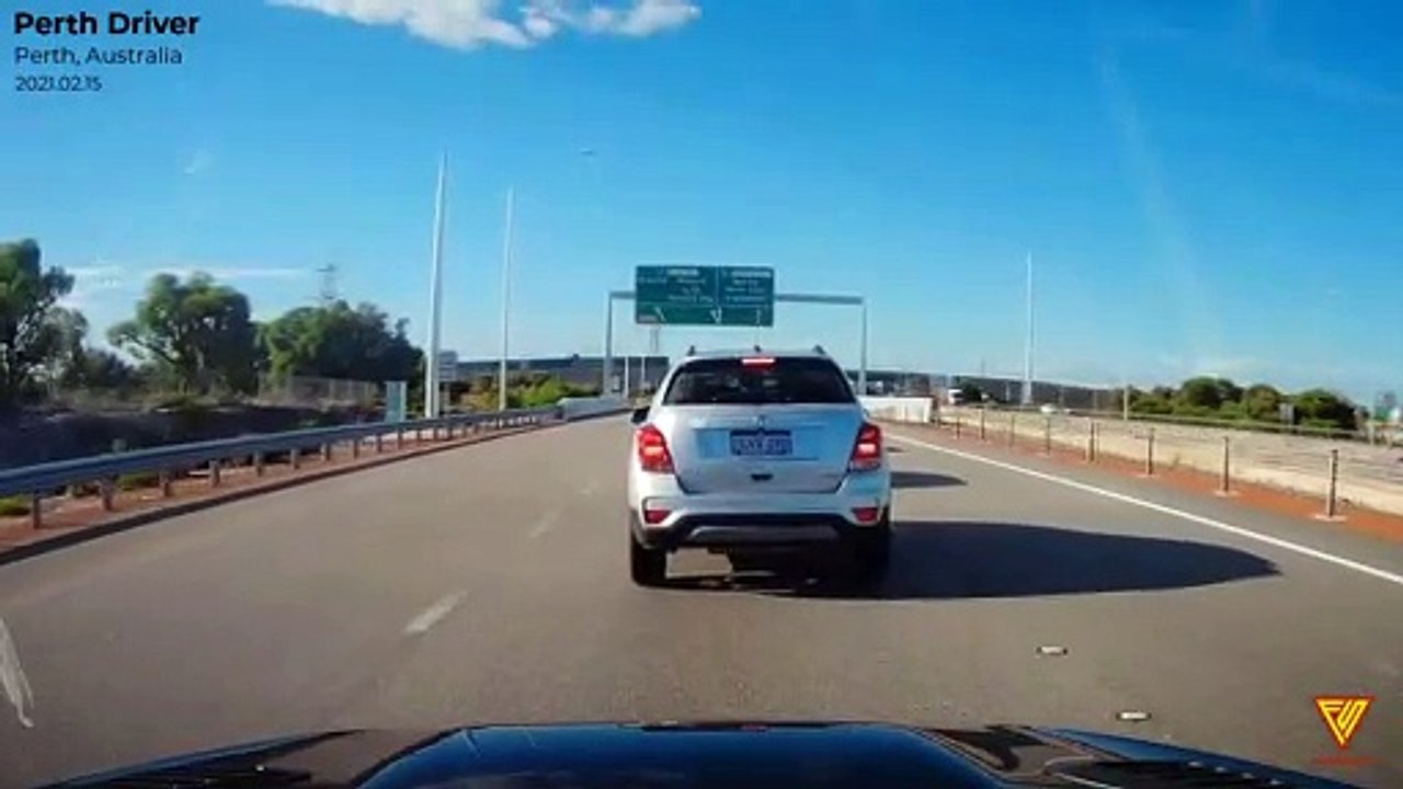 Too close for comfort - Rear dash cam captures accident — PERTH, AU 2012.02.15