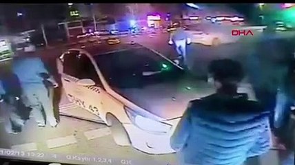 Sancaktepe'de otobüs şoförüne yaşatılan dehşet kamerada