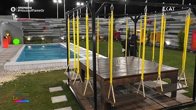 House of Fame: Ακόμη δεν μπήκαν στο σπίτι και ξεκίνησαν να φλερτάρουν - Σε αμηχανία η παίκτρια