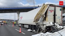 Un herido tras el choque de dos camiones en la M-50