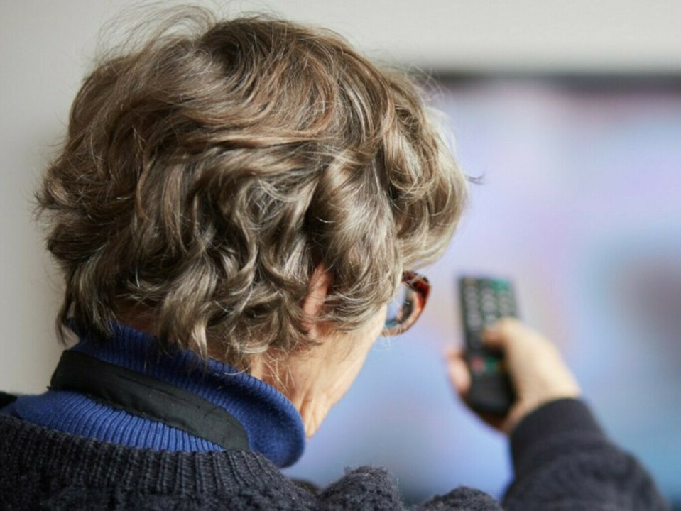 Kurioser TV-Notfall in NRW: 92-Jährige ruft die Polizei
