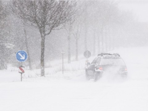 Schneechaos in Deutschland: Lieber zuhause bleiben!