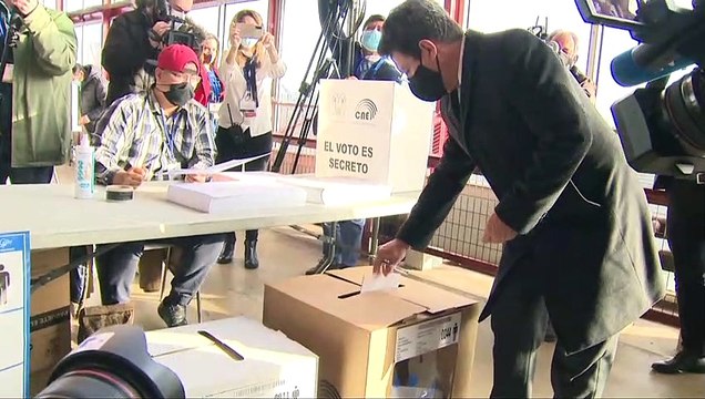 Ecuatorianos empadronados en Consulado de Madrid votan en una jornada especial