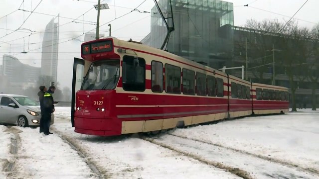 أول عاصفة ثلجية تضرب هولندا منذ 10 سنوات