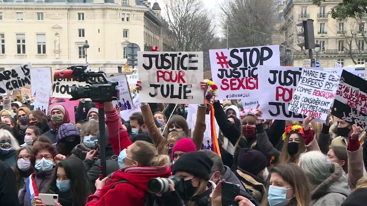 "Justice pour Julie": des centaines de personnes rassemblées, à Paris, pour soutenir la jeune-fille et sa famille