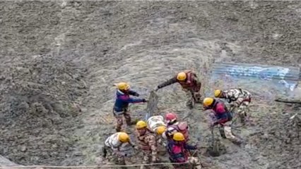 Tải video: 16 people rescued, 30 feared trapped inside another tunnel