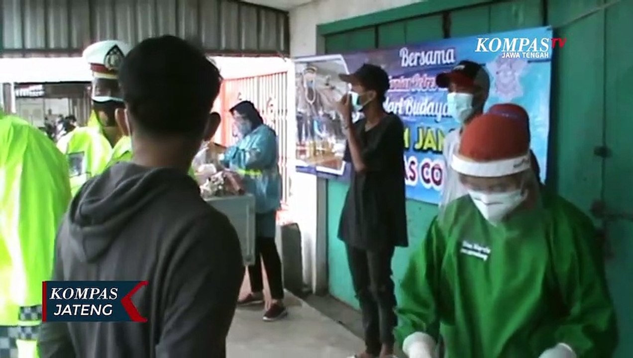 Tak Pakai Masker, Warga Rapid Test di Tempat