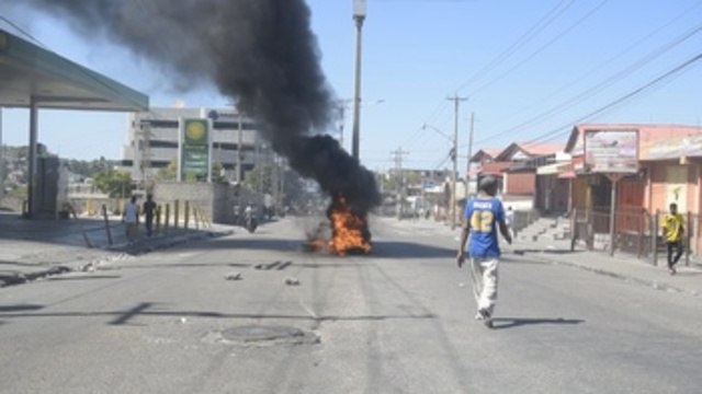 Presidente de Haití denuncia un golpe de Estado y se mantiene en el poder