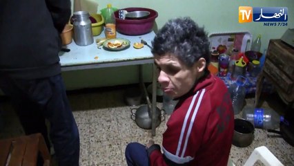 الشلف: السيد بركان يهب نفسه لرعاية إبنته المعاقة خيرة صاحبة 33 سنة