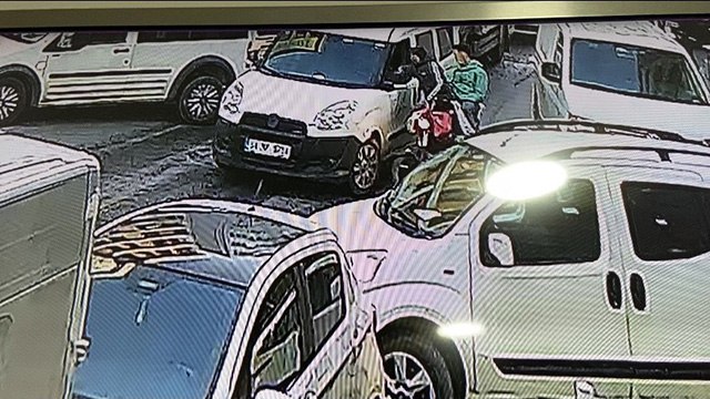 Turisti önce dövdüler sonra gasp ettiler