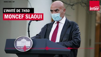 "Aujourd’hui, les gens sont très frustrés parce qu’il faut attendre des heures pour pouvoir être vacciné" (Professeur Moncef Slaoui)