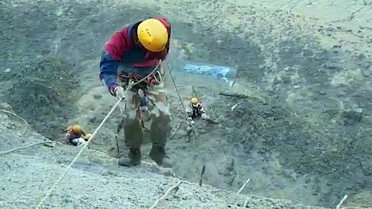 14 Leichen nach Sturzflut im indischen Himalaya geborgen