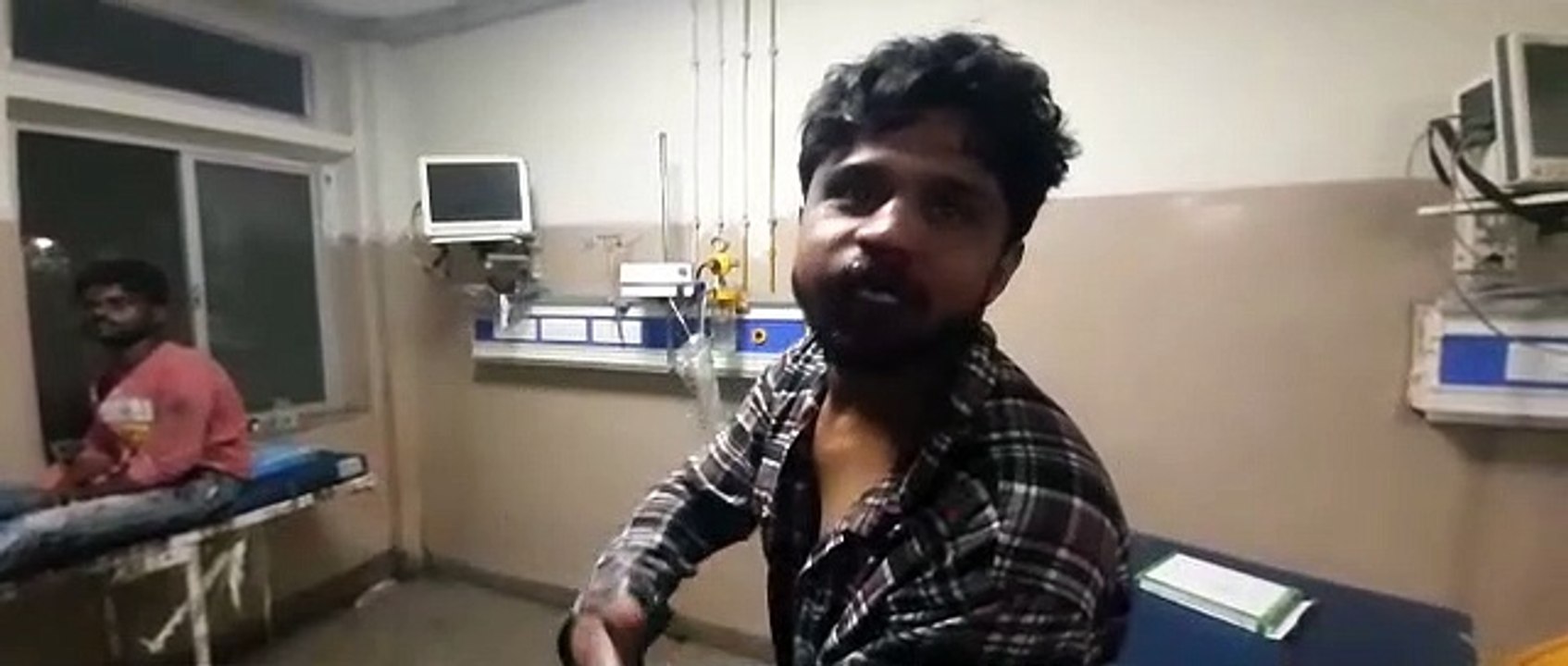 गाड़ी टकराने की बात पर कॉलोनाइजर के बेटे ने सिपा...
