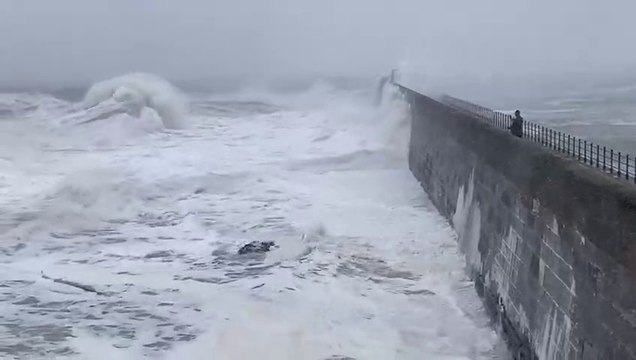 Stormy seas at the Headland