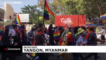 Tízezrek tüntetnek a junta ellen Mianmarban