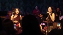 Biri Kürt Biri Türk İki Kadın Yabancı bir Ülkede Kürtçe Şarkılar Söylüyorlar. Ülkede Artık Bunlar Konuşulsun