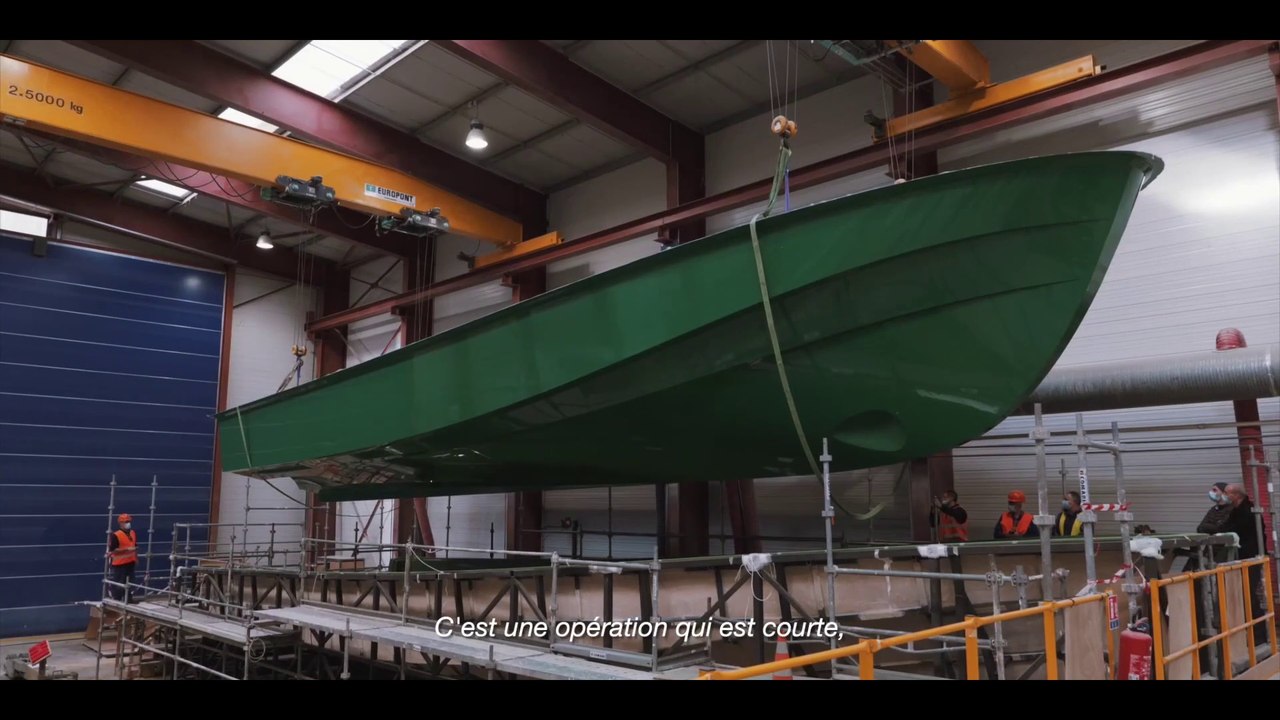 SNSM 2021 : Démoulage de la coque du futur bateau NSH1de la SNSM