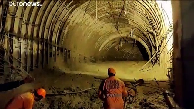 India, si stacca un pezzo di ghiacciaio dell'Himalaya: continuano le ricerche dei dispersi