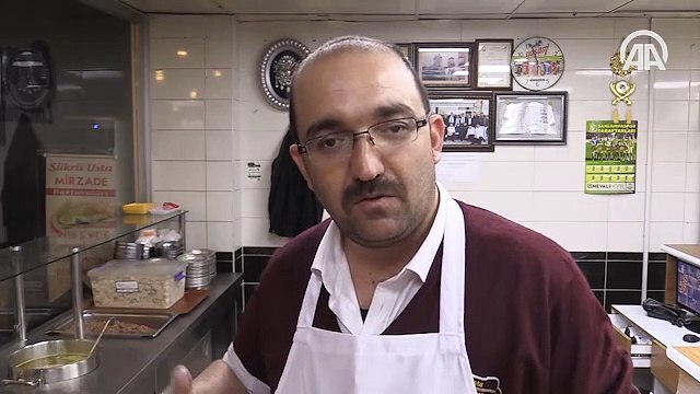 Soğuk kış günlerinin ‘sıcak kahvaltısı’Şanlıurfa'nın yöresel lezzetlerinden tirit, soğuk kış günlerinde kahvaltıların vazgeçilmezleri arasında yer alıyor.