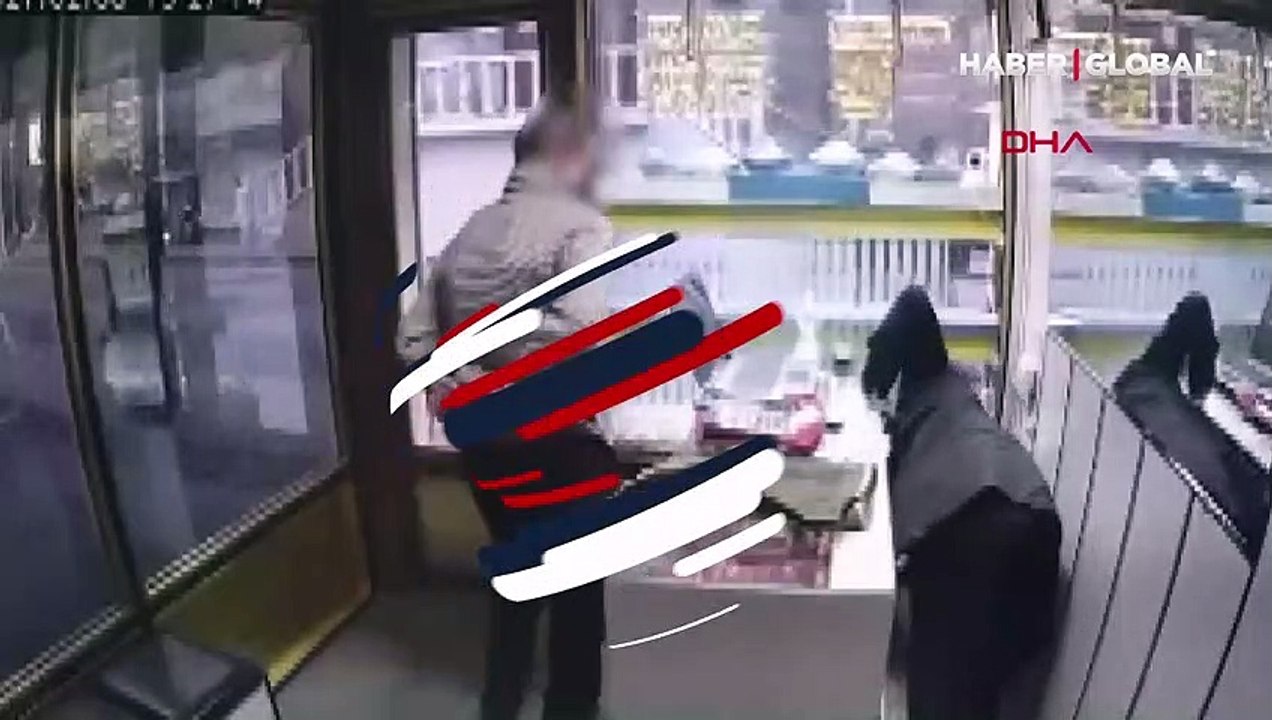 Kuyumcu soygunu kamerada! İmitasyon altınları verdi