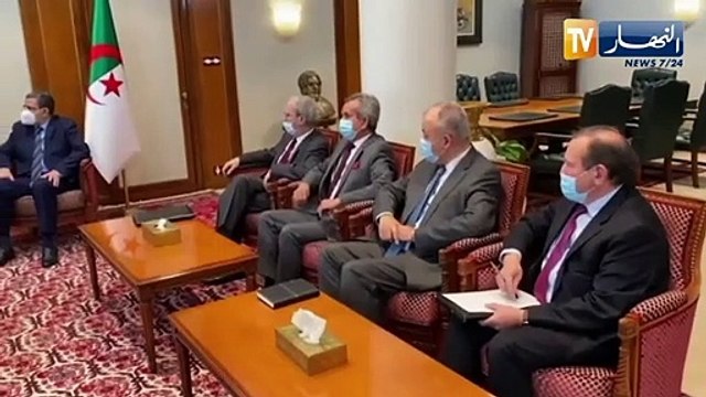 الوزير الأول عبد العزيز جراد يستقبل نائب رئيس الكونفدرالية السويسرية بقصر الحكومة