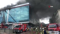 Ümraniye’de fabrika yangınında söndürme çalışmaları devam ediyor