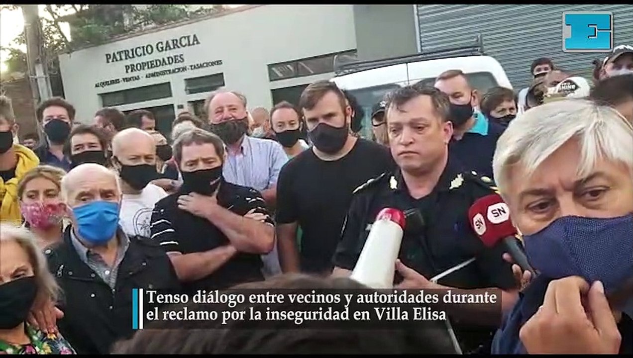 Tenso diálogo entre vecinos y autoridades durante el reclamo por la inseguridad en Villa Elisa