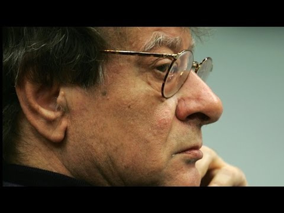 في الذكرى السابعة لرحيل محمود درويش.. صور لم تنشر من قبل