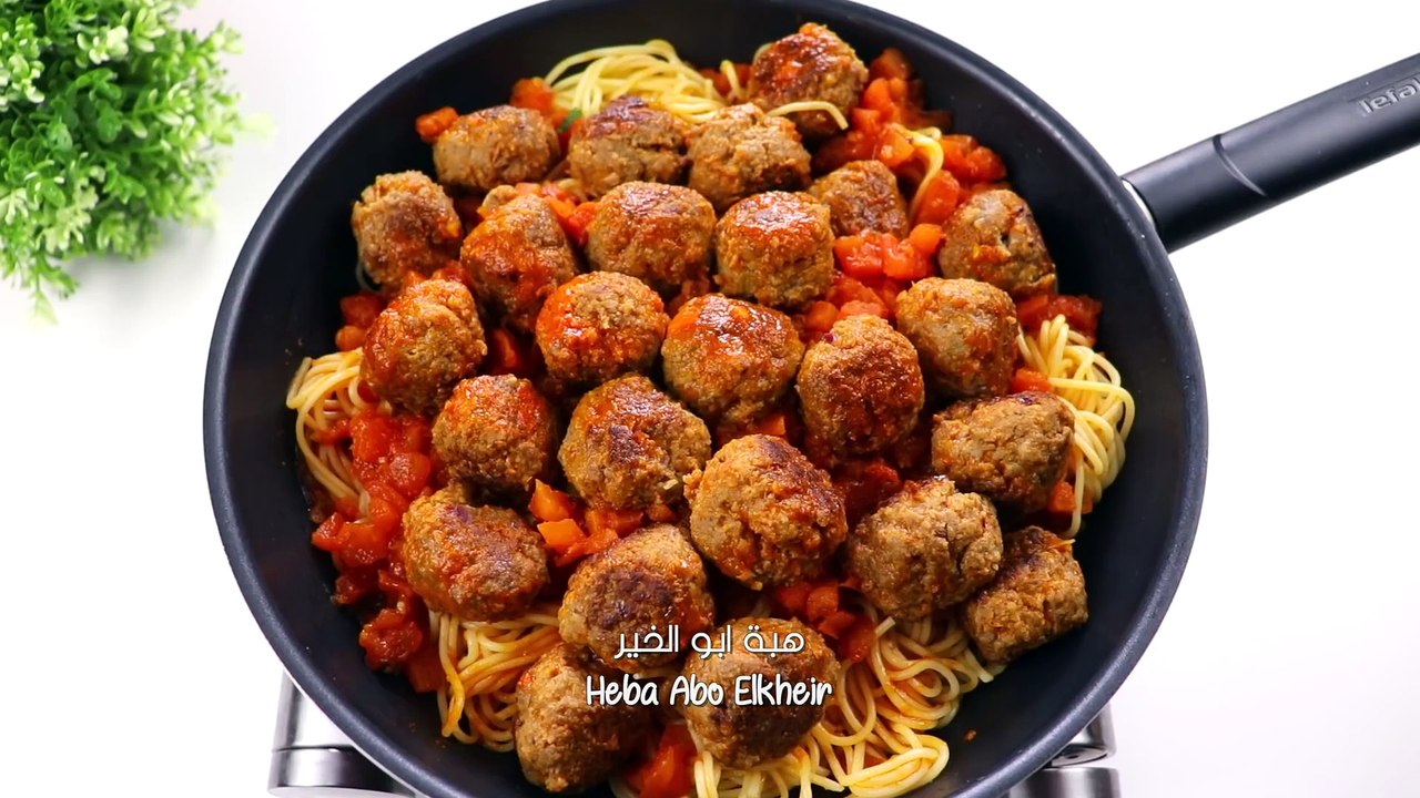 المكرونة السريعة بكرات اللحم احلي وجبة غدا ممكن تعمليها  طعمها يجننن
