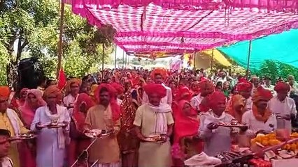 भागवत कथा का हुआ आयोजन, भक्तों का उमड़ा जनसैलाब